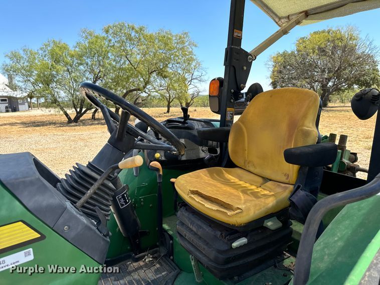 image for item NQ9748 2009 John Deere 5075M tractor
