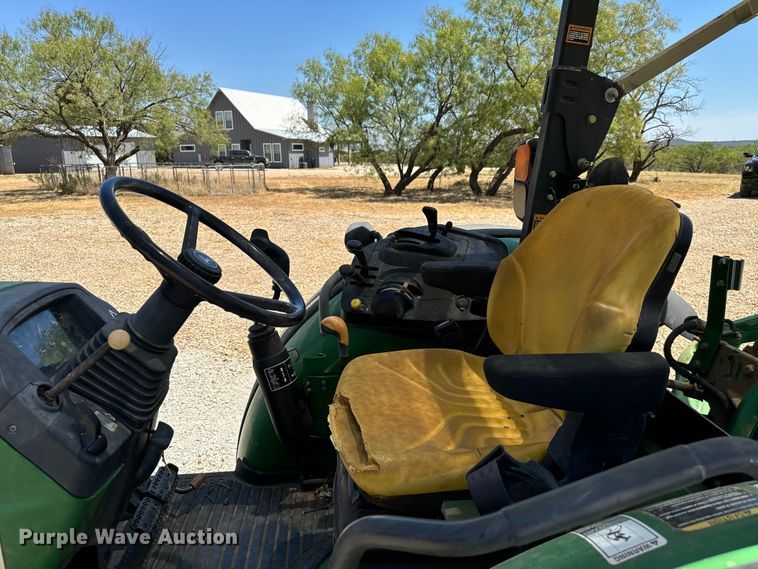 image for item NQ9748 2009 John Deere 5075M tractor