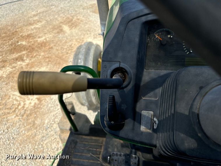 image for item NQ9748 2009 John Deere 5075M tractor