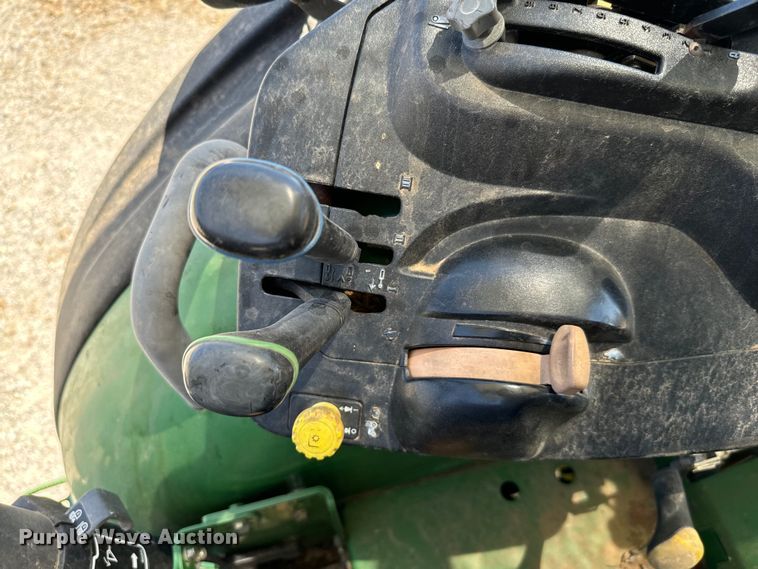 image for item NQ9748 2009 John Deere 5075M tractor