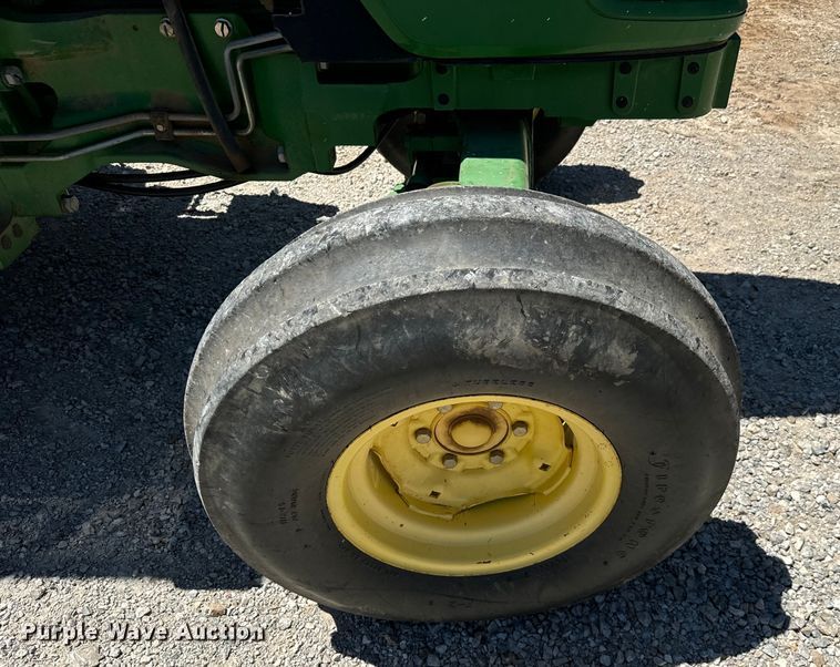 image for item NQ9748 2009 John Deere 5075M tractor