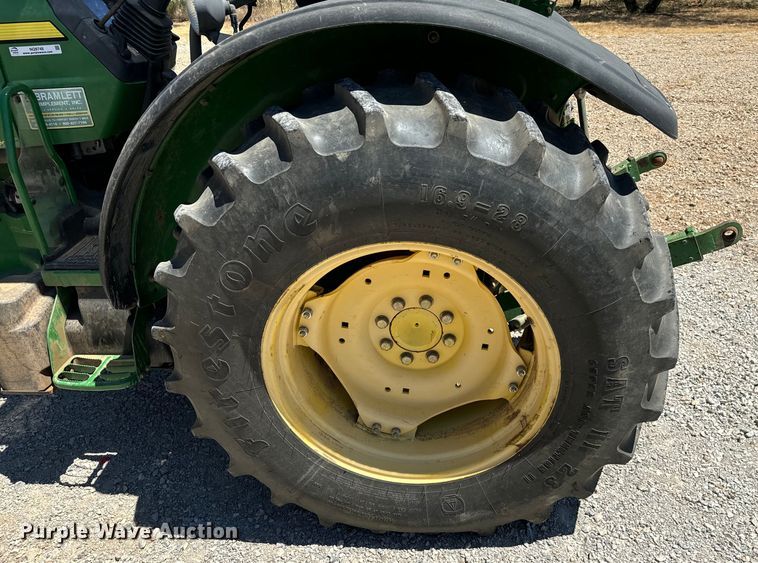 image for item NQ9748 2009 John Deere 5075M tractor