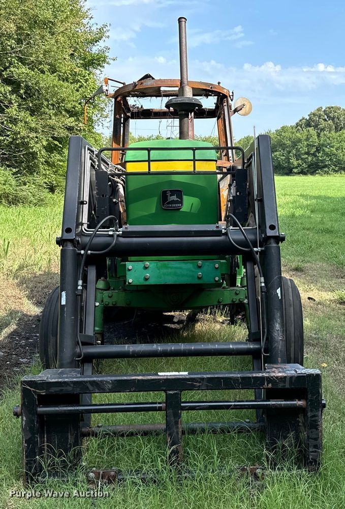 image for item NQ9757 1980 John Deere 4240 tractor