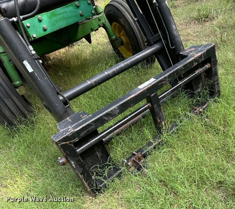 image for item NQ9757 1980 John Deere 4240 tractor