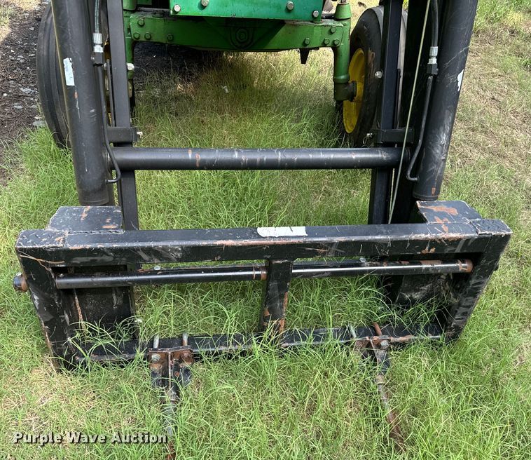 image for item NQ9757 1980 John Deere 4240 tractor