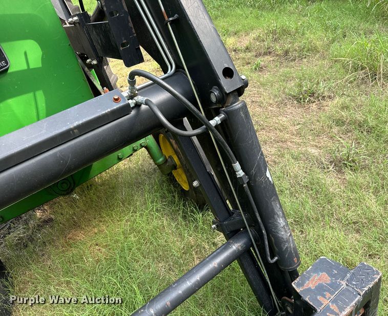 image for item NQ9757 1980 John Deere 4240 tractor