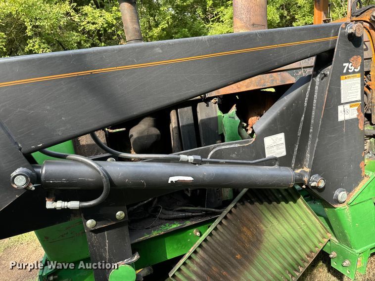 image for item NQ9757 1980 John Deere 4240 tractor