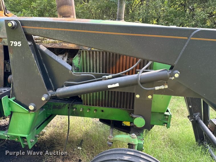 image for item NQ9757 1980 John Deere 4240 tractor