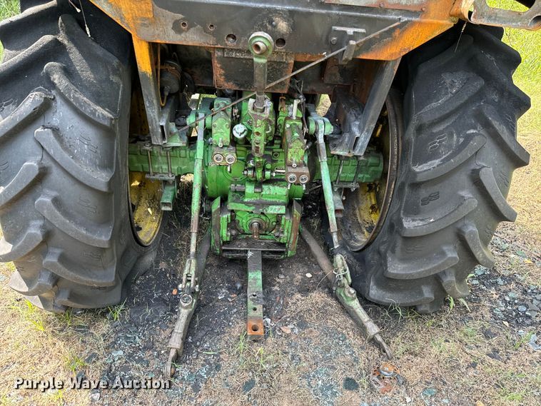 image for item NQ9757 1980 John Deere 4240 tractor
