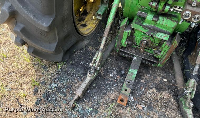 image for item NQ9757 1980 John Deere 4240 tractor