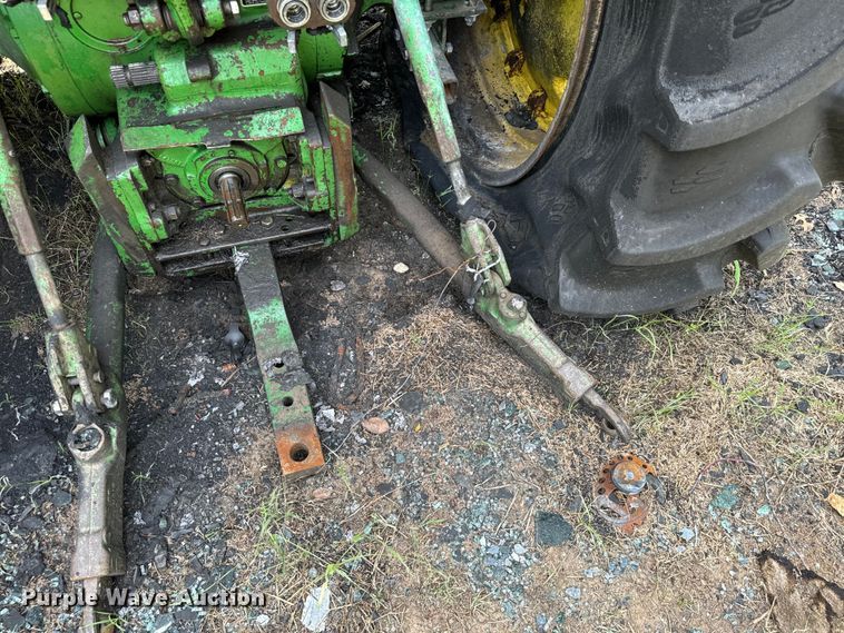 image for item NQ9757 1980 John Deere 4240 tractor