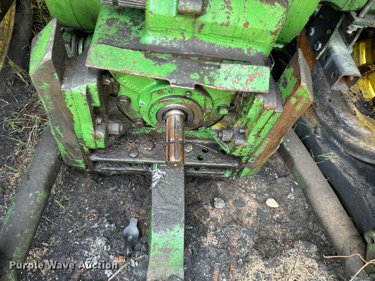 image for item NQ9757 1980 John Deere 4240 tractor