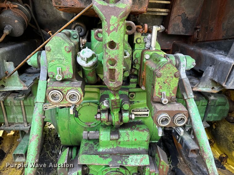 image for item NQ9757 1980 John Deere 4240 tractor