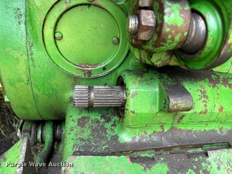 image for item NQ9757 1980 John Deere 4240 tractor