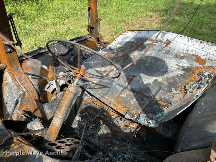 image for item NQ9757 1980 John Deere 4240 tractor