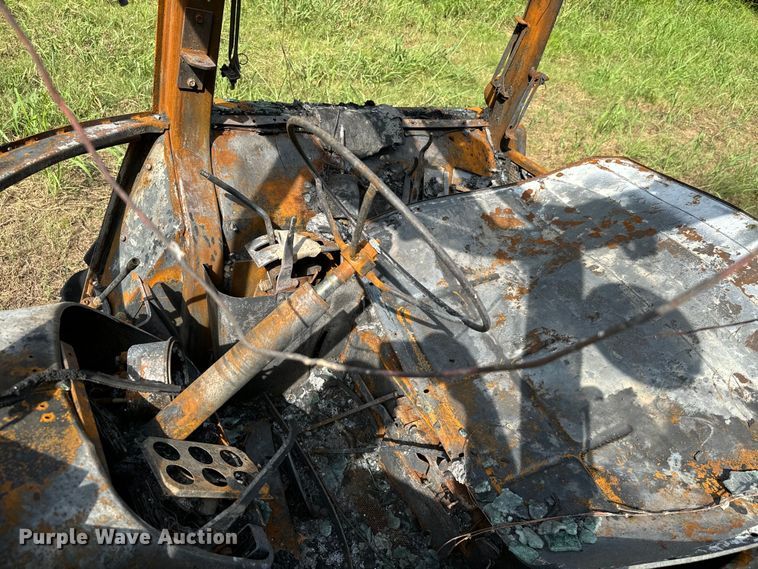 image for item NQ9757 1980 John Deere 4240 tractor