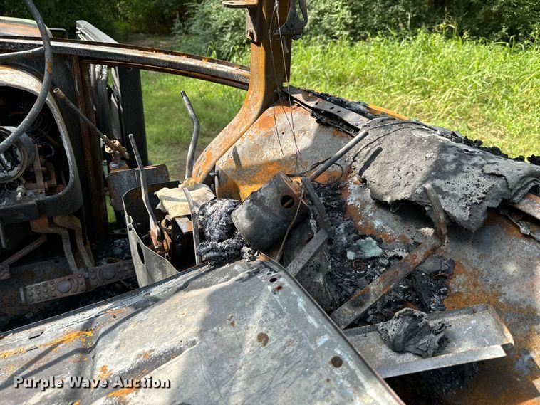 image for item NQ9757 1980 John Deere 4240 tractor