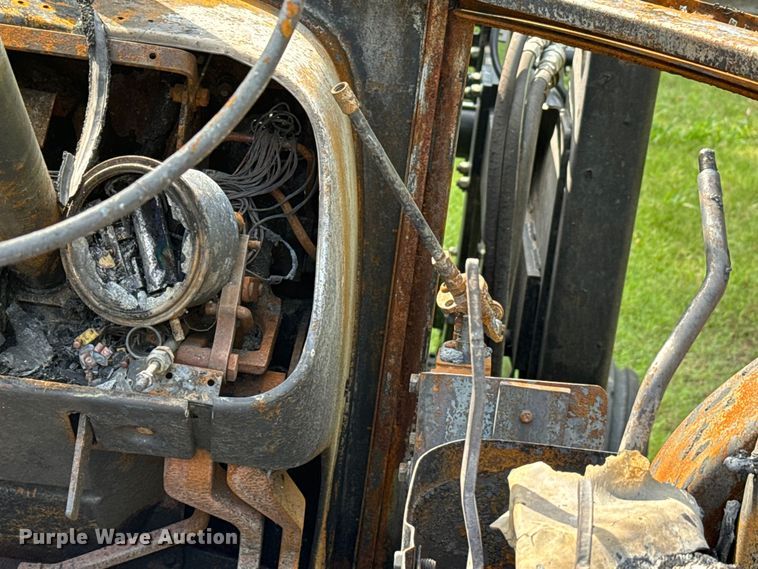 image for item NQ9757 1980 John Deere 4240 tractor