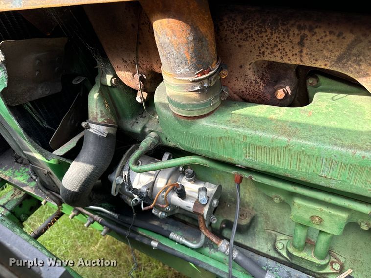 image for item NQ9757 1980 John Deere 4240 tractor