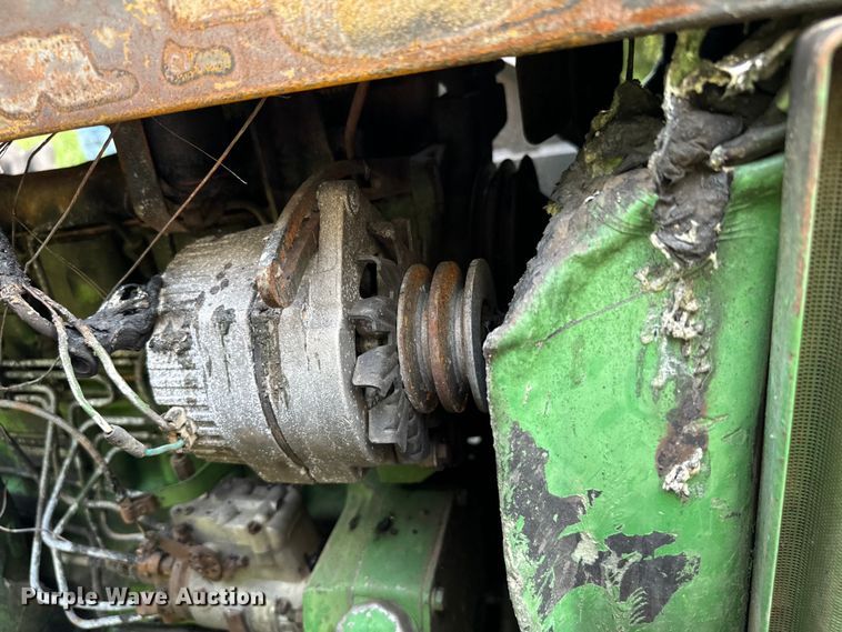 image for item NQ9757 1980 John Deere 4240 tractor