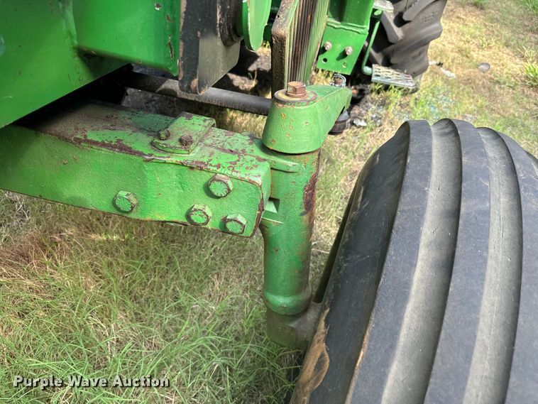 image for item NQ9757 1980 John Deere 4240 tractor