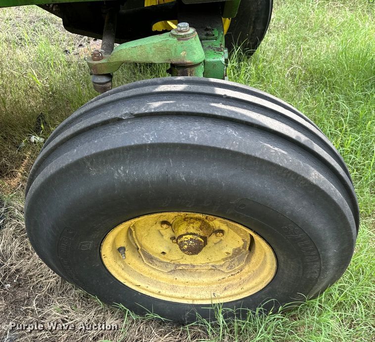 image for item NQ9757 1980 John Deere 4240 tractor