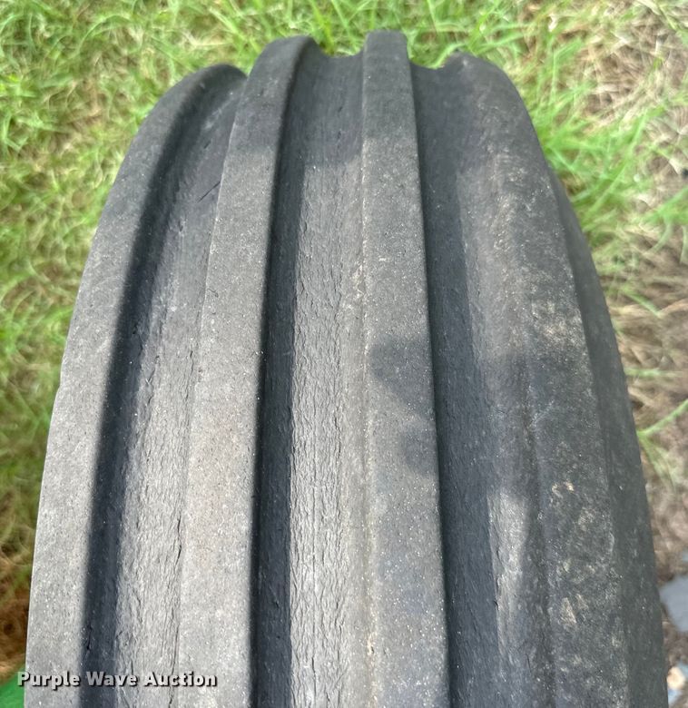 image for item NQ9757 1980 John Deere 4240 tractor