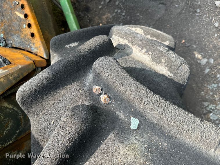 image for item NQ9757 1980 John Deere 4240 tractor