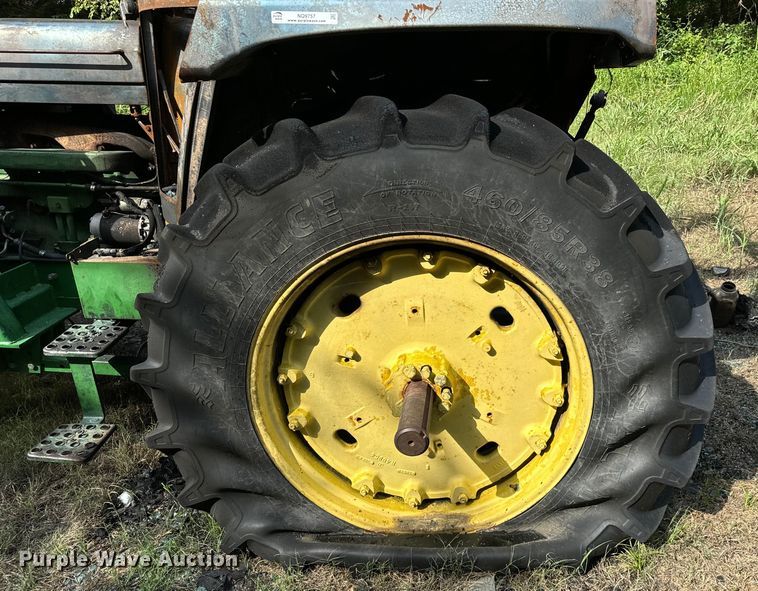 image for item NQ9757 1980 John Deere 4240 tractor