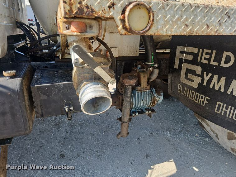 image for item NX9004 1985 GMC C7000 vacuum truck