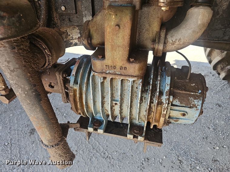 image for item NX9004 1985 GMC C7000 vacuum truck