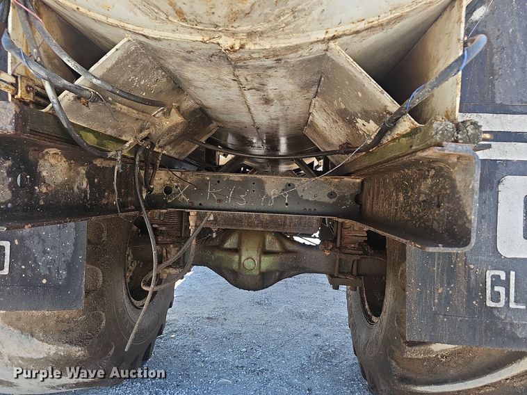 image for item NX9004 1985 GMC C7000 vacuum truck