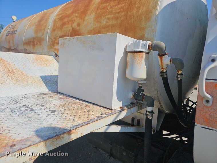 image for item NX9004 1985 GMC C7000 vacuum truck