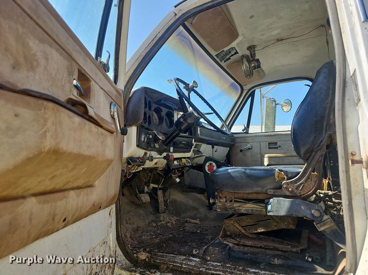 image for item NX9004 1985 GMC C7000 vacuum truck