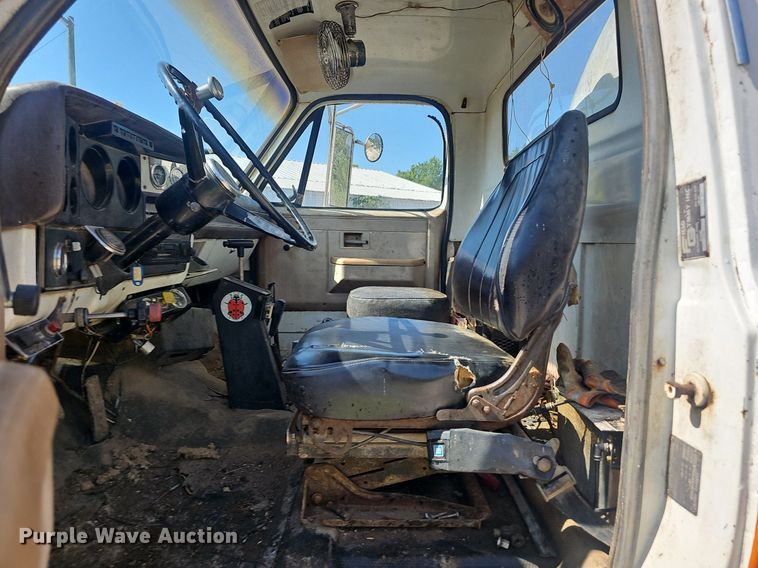 image for item NX9004 1985 GMC C7000 vacuum truck