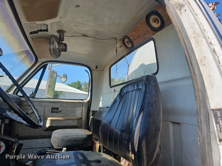 image for item NX9004 1985 GMC C7000 vacuum truck