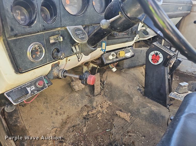 image for item NX9004 1985 GMC C7000 vacuum truck