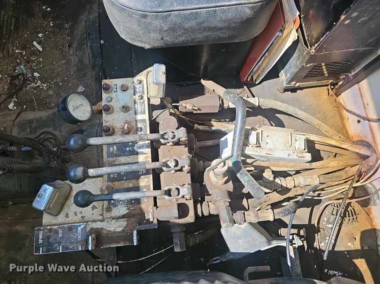 image for item NX9004 1985 GMC C7000 vacuum truck