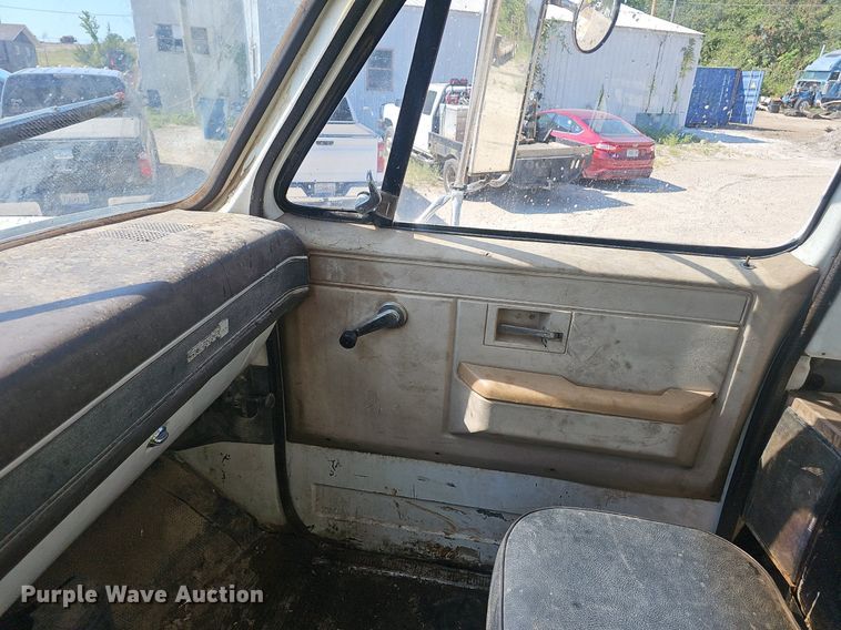 image for item NX9004 1985 GMC C7000 vacuum truck