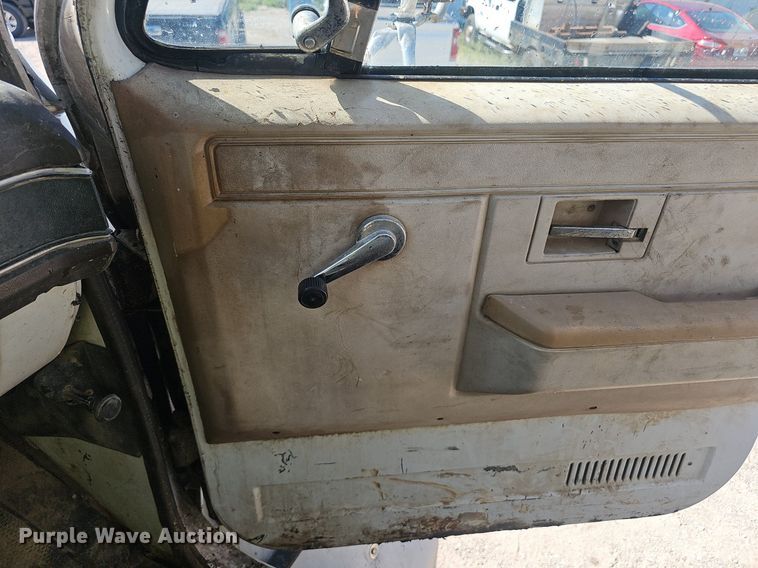 image for item NX9004 1985 GMC C7000 vacuum truck