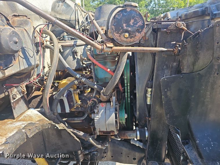 image for item NX9004 1985 GMC C7000 vacuum truck