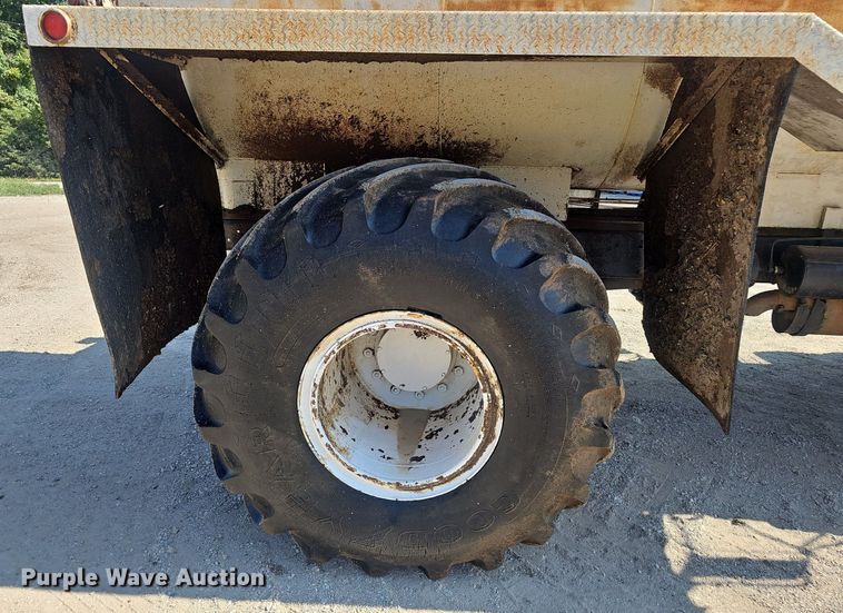 image for item NX9004 1985 GMC C7000 vacuum truck