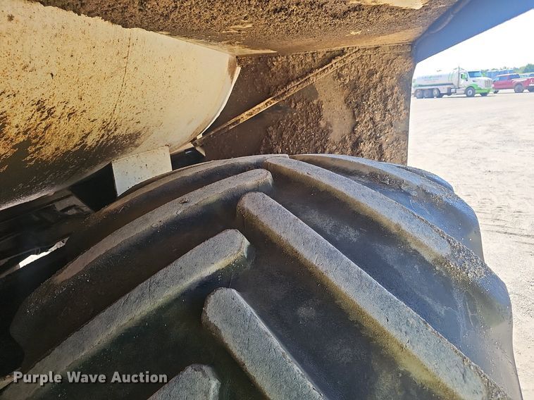 image for item NX9004 1985 GMC C7000 vacuum truck