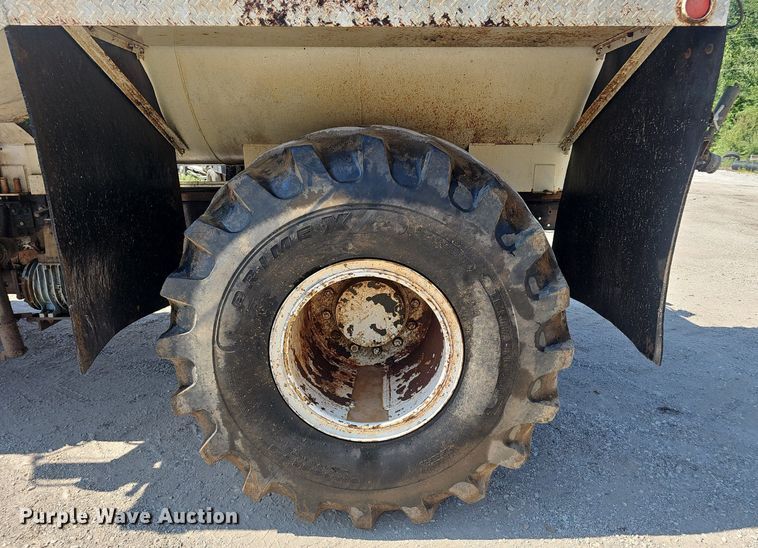 image for item NX9004 1985 GMC C7000 vacuum truck