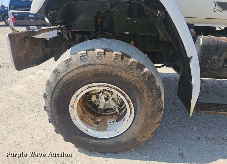 image for item NX9004 1985 GMC C7000 vacuum truck