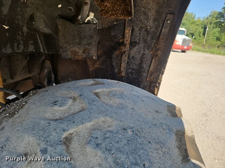 image for item NX9004 1985 GMC C7000 vacuum truck