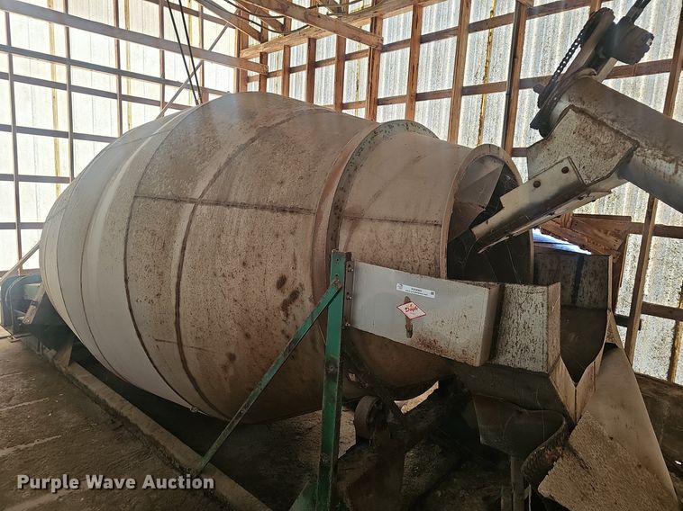 image for item NX9089 Doyle fertilizer mixer 