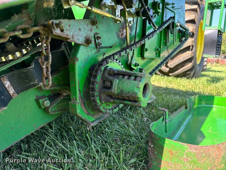image for item OG9649 John Deere 653A all-crop head
