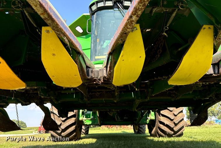 image for item OG9649 John Deere 653A all-crop head