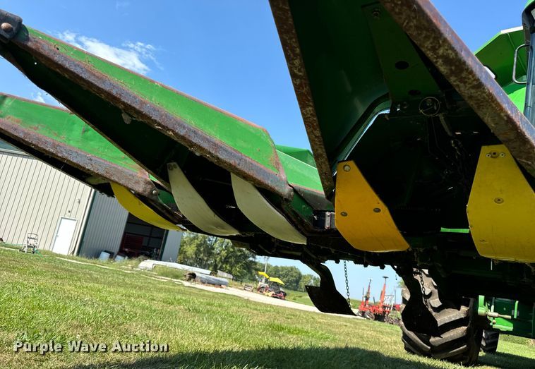 image for item OG9649 John Deere 653A all-crop head